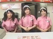 日本女服務員的服務還是很專業